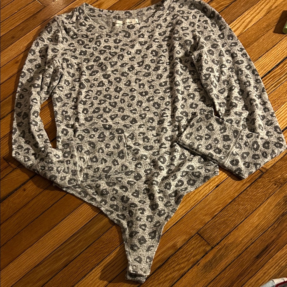 Abercrombie & Fitch Gray Leopard Print Top